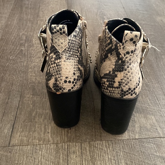 Snakeskin print Steve Madden booties - Picture 3 of 4